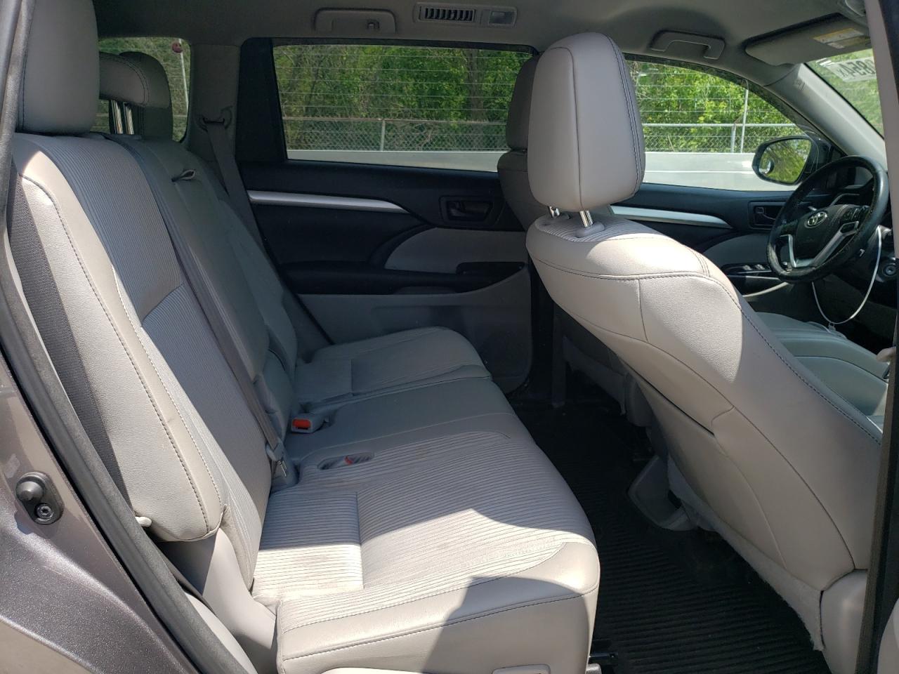 2017 Toyota Highlander Le VIN: 5TDBZRFH4HS457922 Lot: 55369854