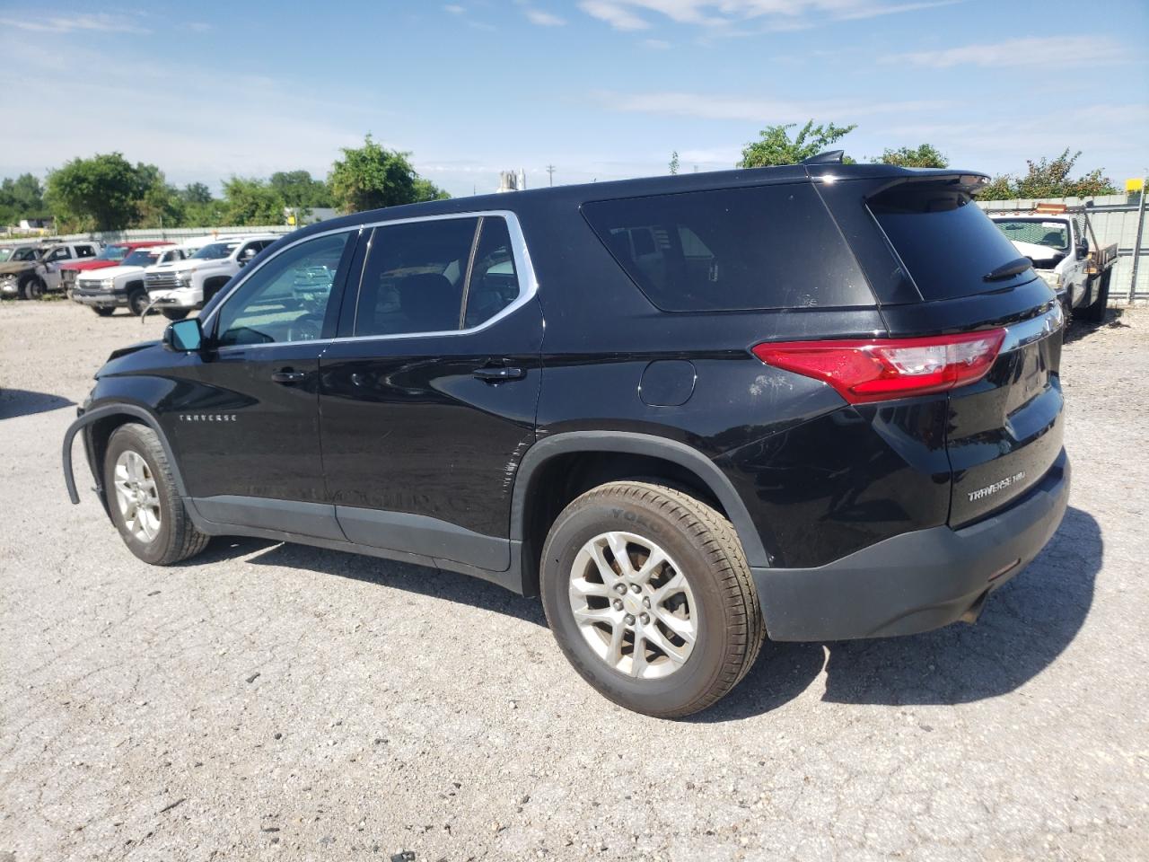 VIN 1GNEVFKW1JJ182404 2018 CHEVROLET TRAVERSE no.2