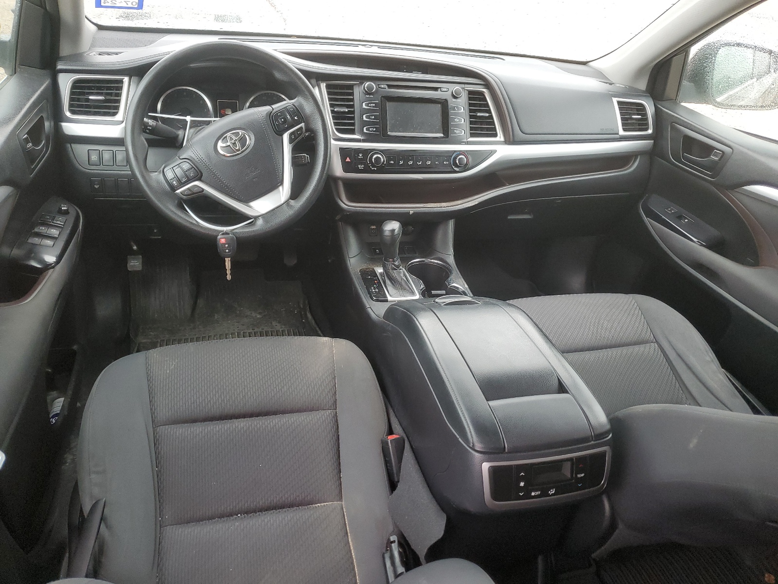 5TDZARFHXJS034211 2018 Toyota Highlander Le