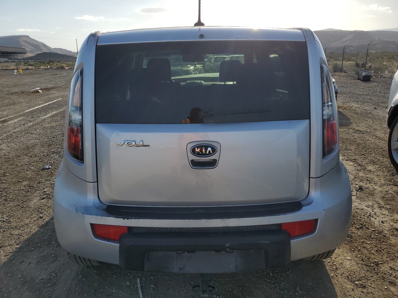 KNDJT2A20B7705835 2011 Kia Soul +