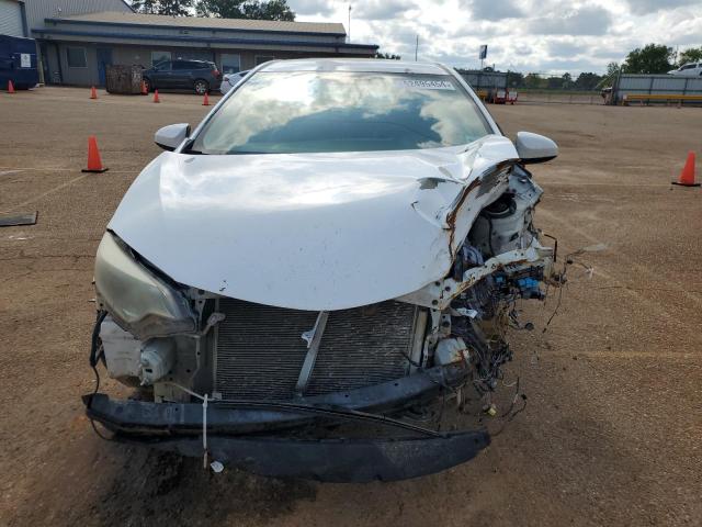 Седаны TOYOTA COROLLA 2015 Белый