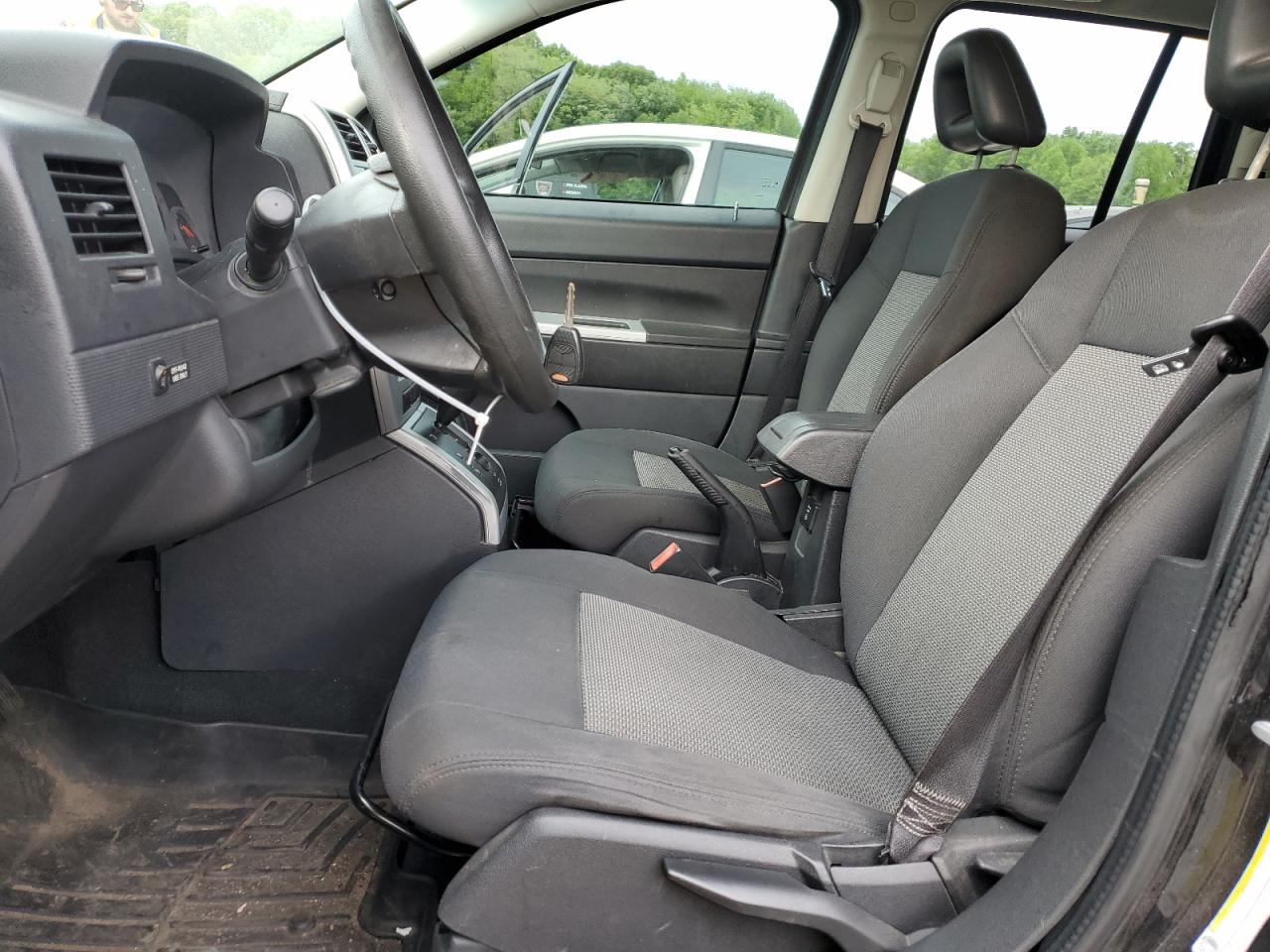 2008 Jeep Compass Sport VIN: 1J8FF47W68D577638 Lot: 53706584