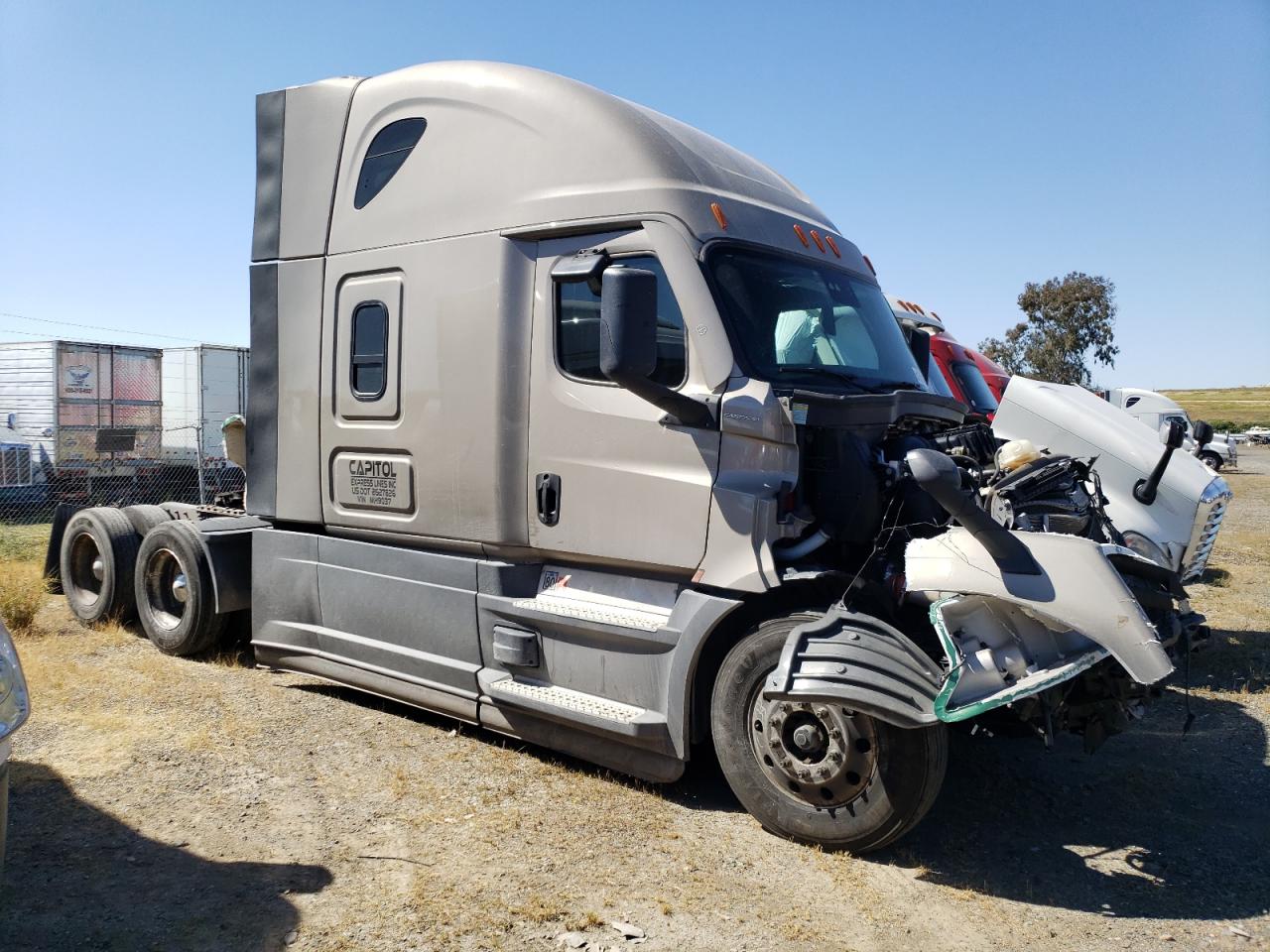 Sacramento, CA에서 판매 중인 2022 Freightliner Cascadia 126 - Front End
