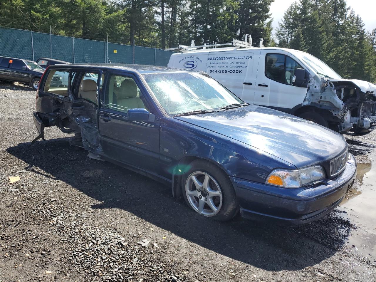 2000 Volvo V70 - Image 4