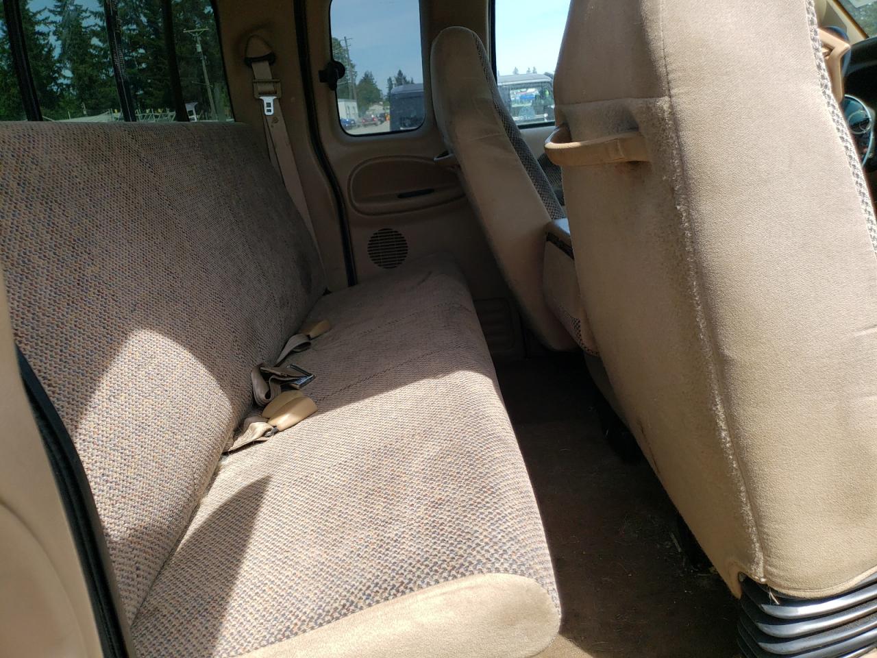 1998 Dodge Ram 2500 VIN: 1B7KF23W1WJ186881 Lot: 54925324