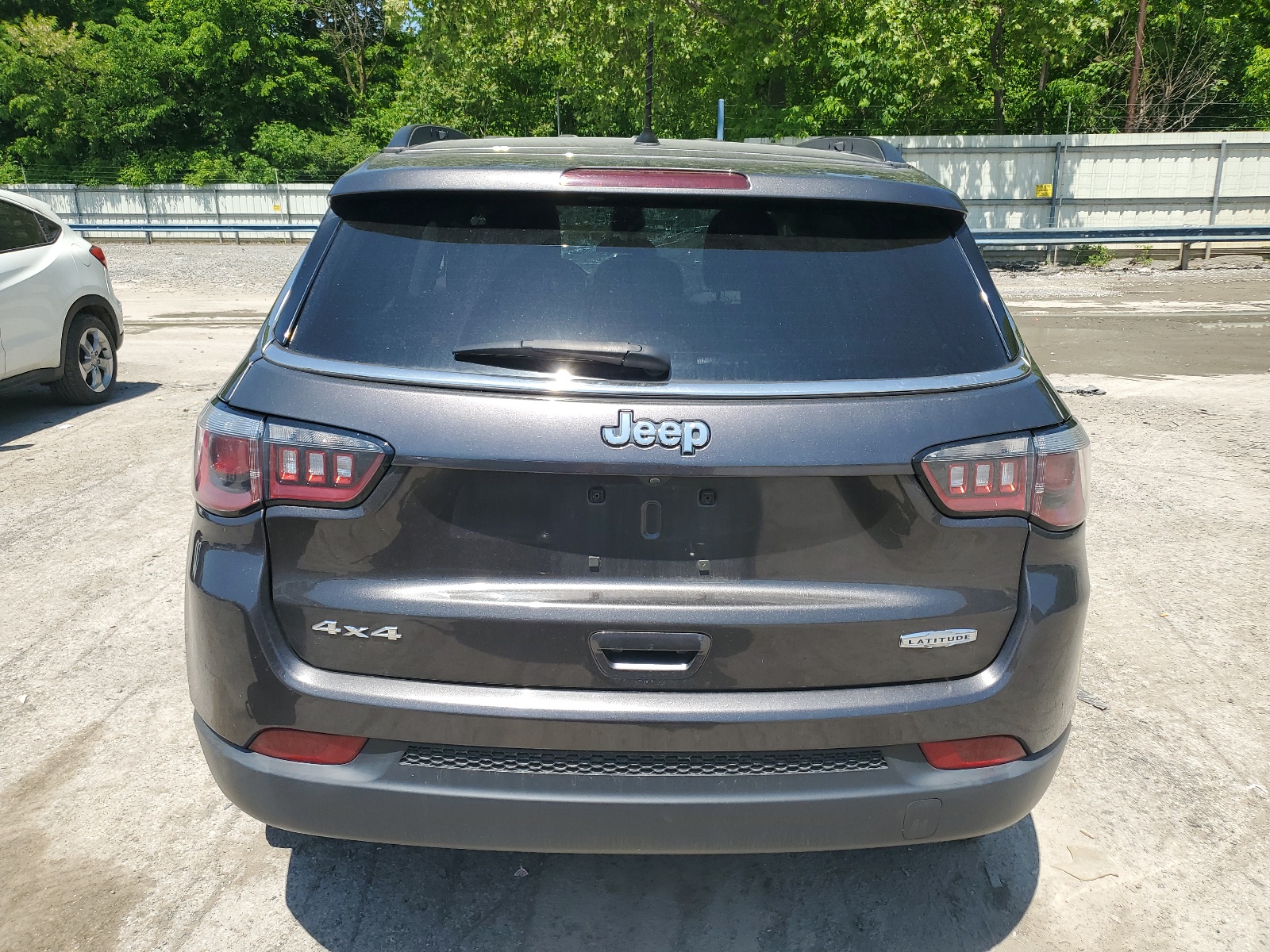 3C4NJDBB9JT167972 2018 Jeep Compass Latitude