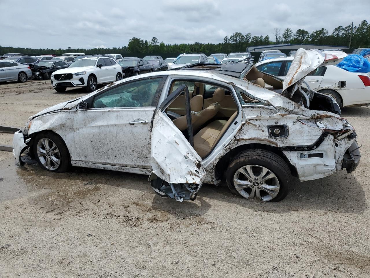 2013 Hyundai Sonata - Image 2