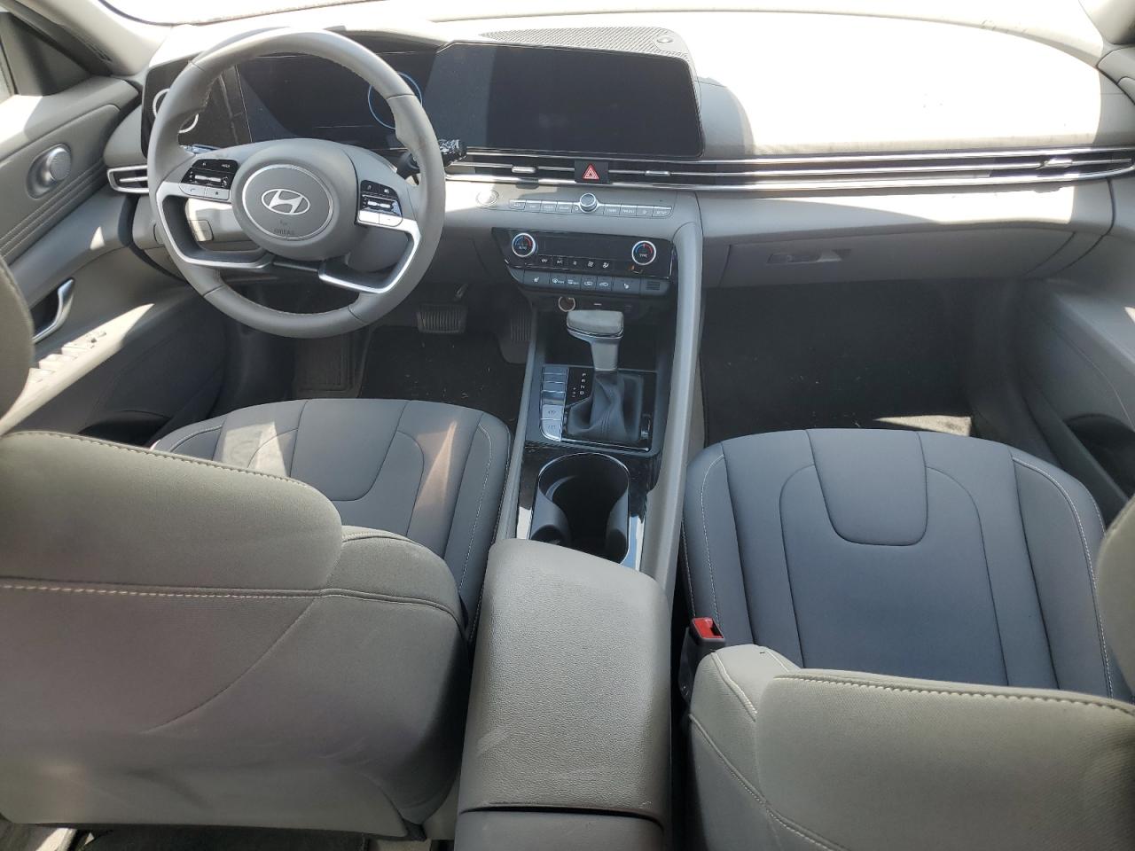 2024 Hyundai Elantra - Image 8