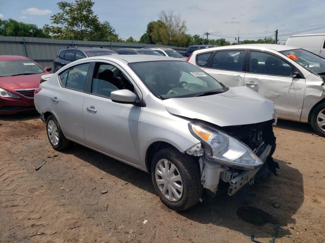  NISSAN VERSA 2019 Серебристый