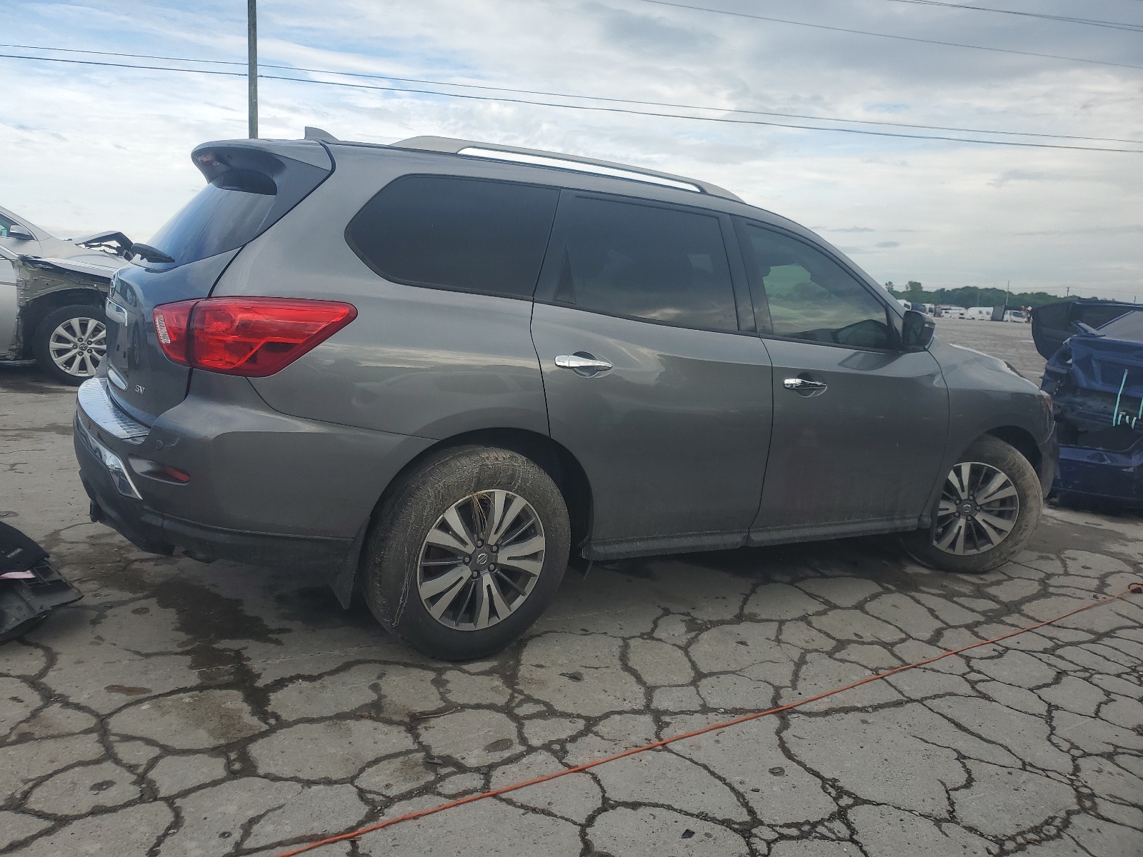 2020 Nissan Pathfinder Sv vin: 5N1DR2BNXLC643613