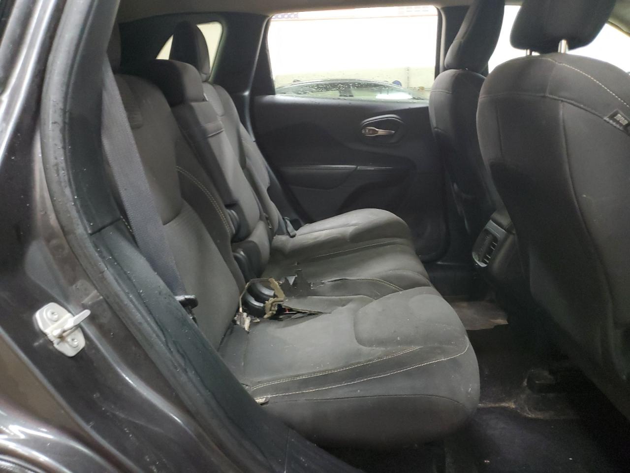 2016 Jeep Cherokee Latitude VIN: 1C4PJMCS1GW197817 Lot: 56814984