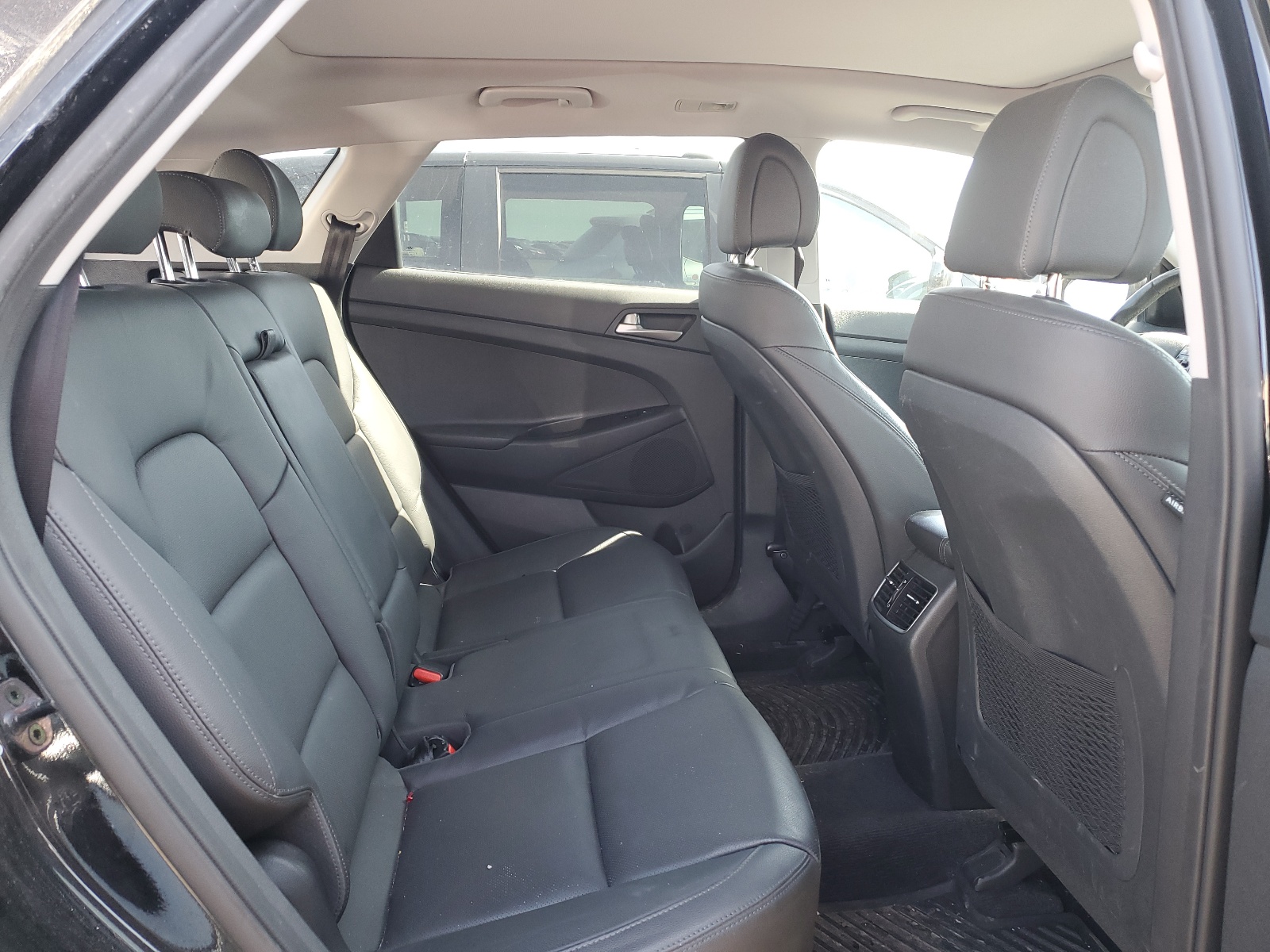 KM8J3CA29JU799781 2018 Hyundai Tucson Value