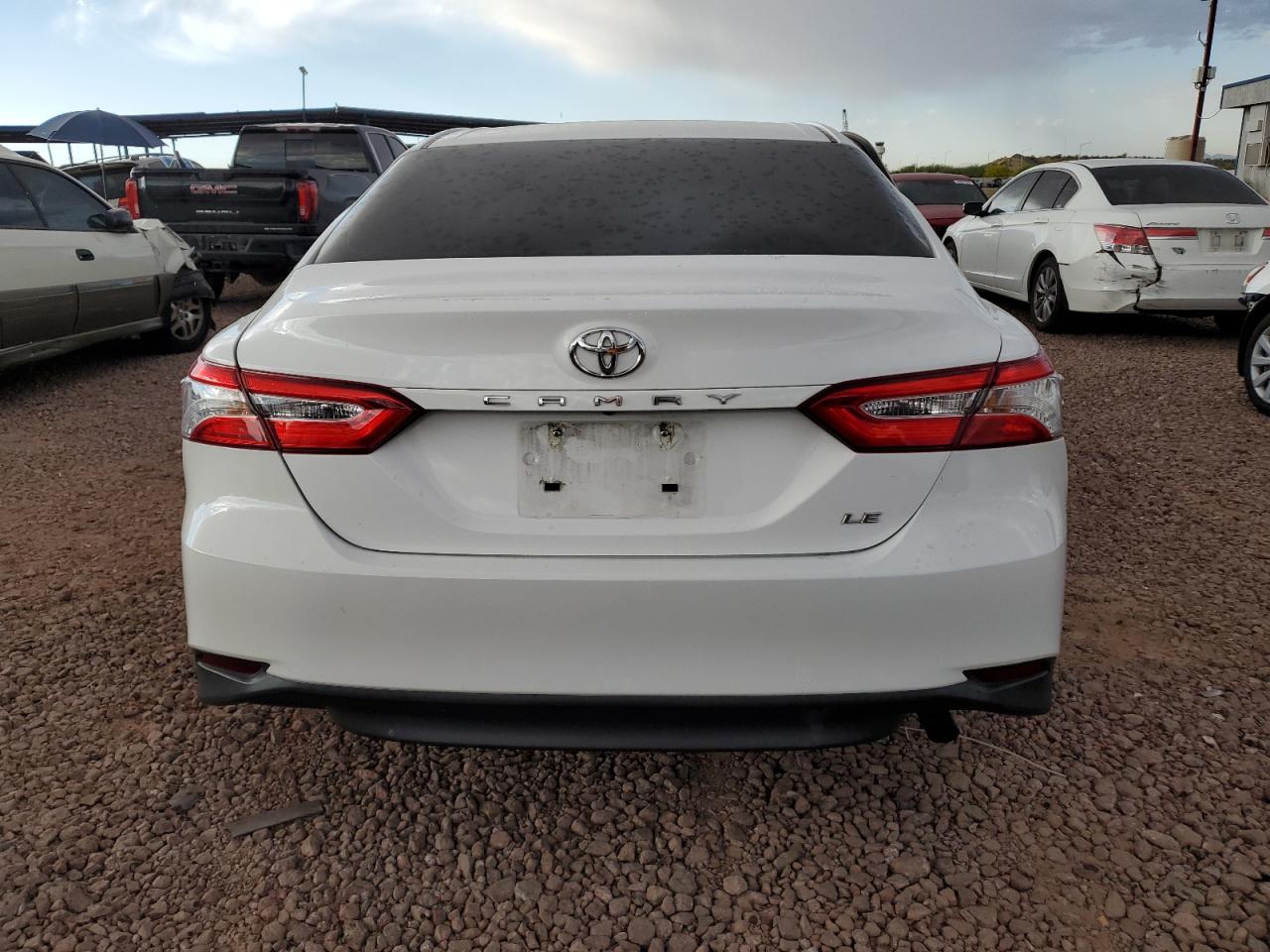 4T1B11HK9JU637055 2018 Toyota Camry L