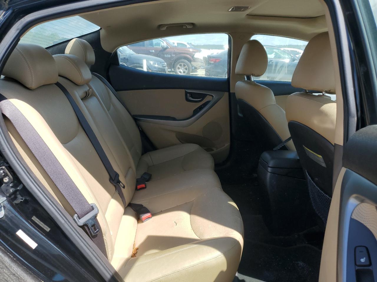 2011 Hyundai Elantra - Image 11