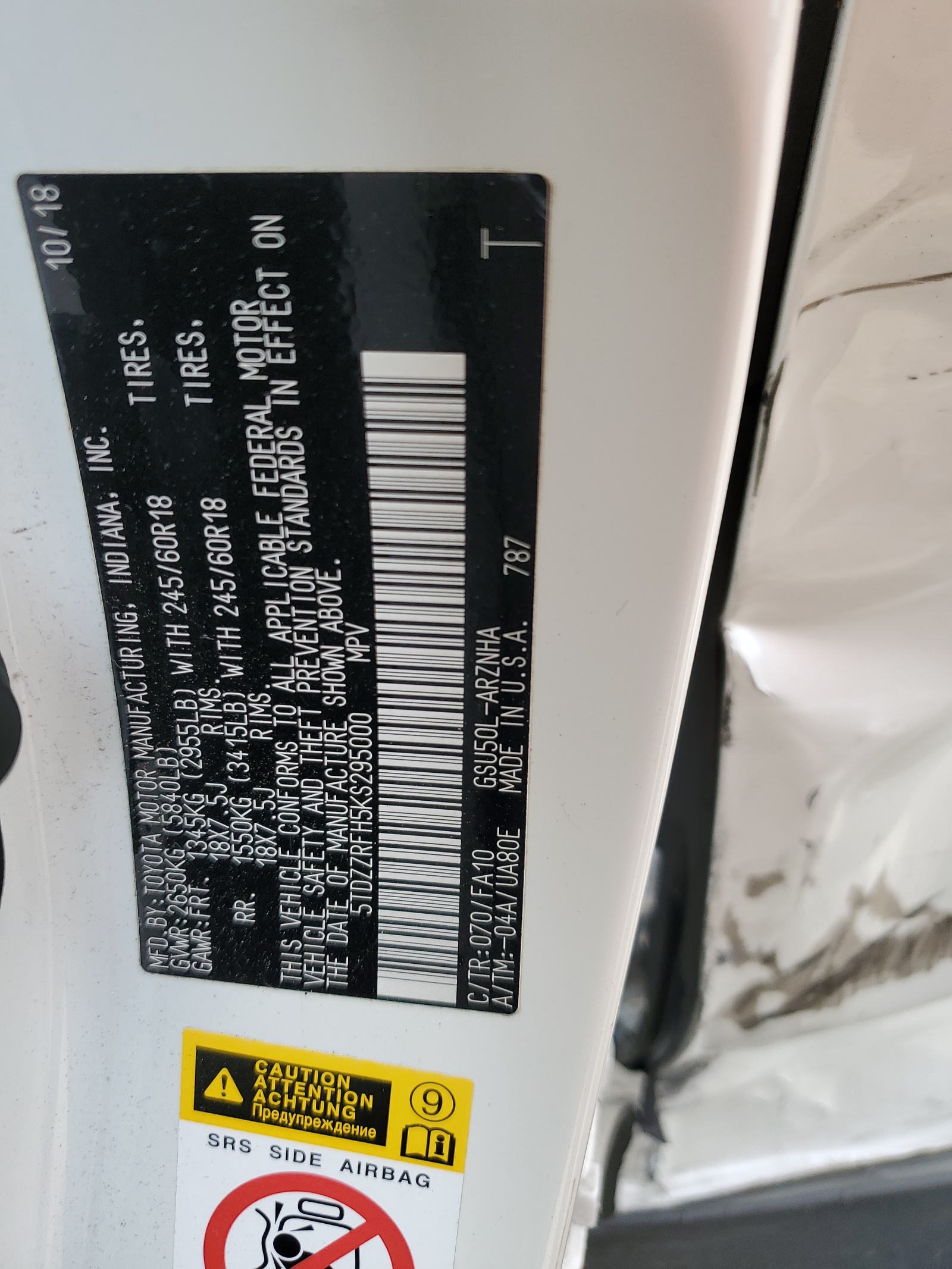 5TDZZRFH5KS295000 2019 Toyota Highlander Le