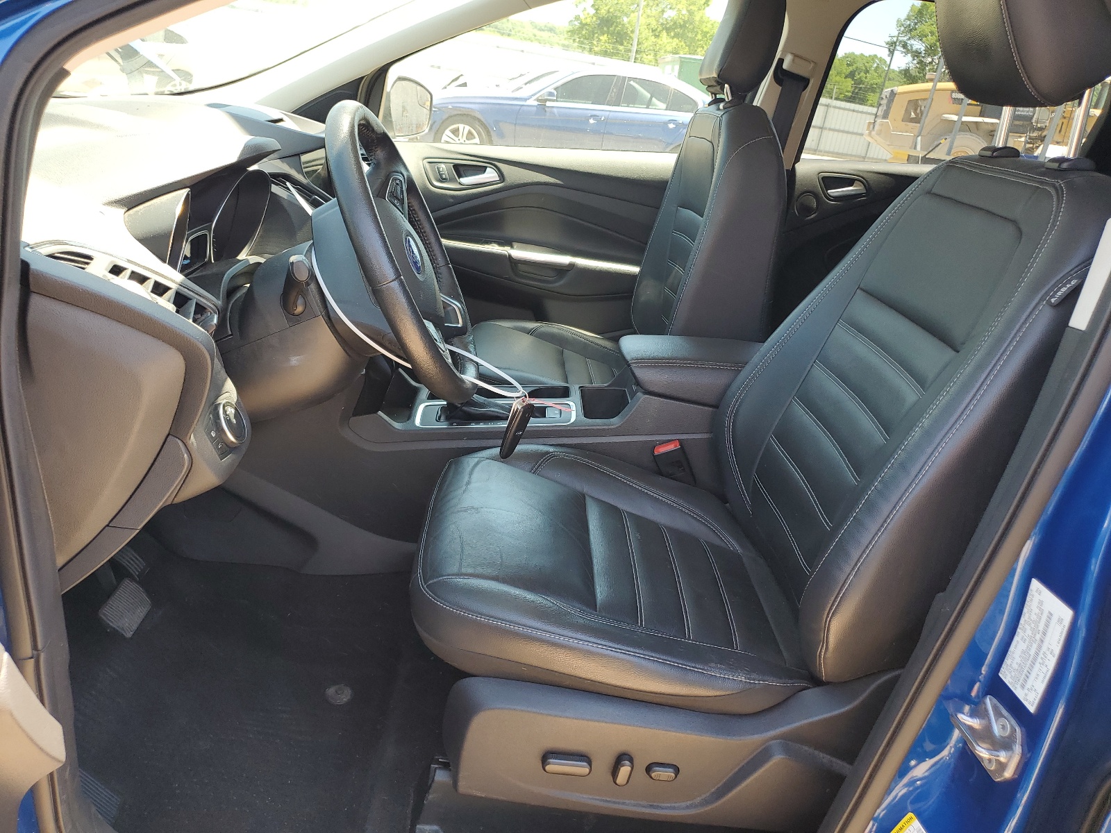 1FMCU0J91JUC75090 2018 Ford Escape Titanium