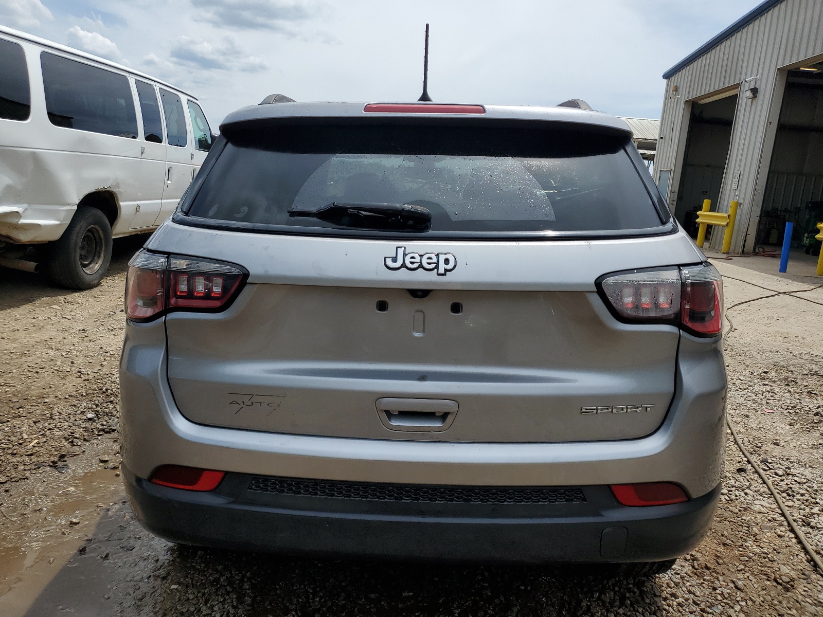 2018 Jeep Compass Sport vin: 3C4NJCAB1JT215041