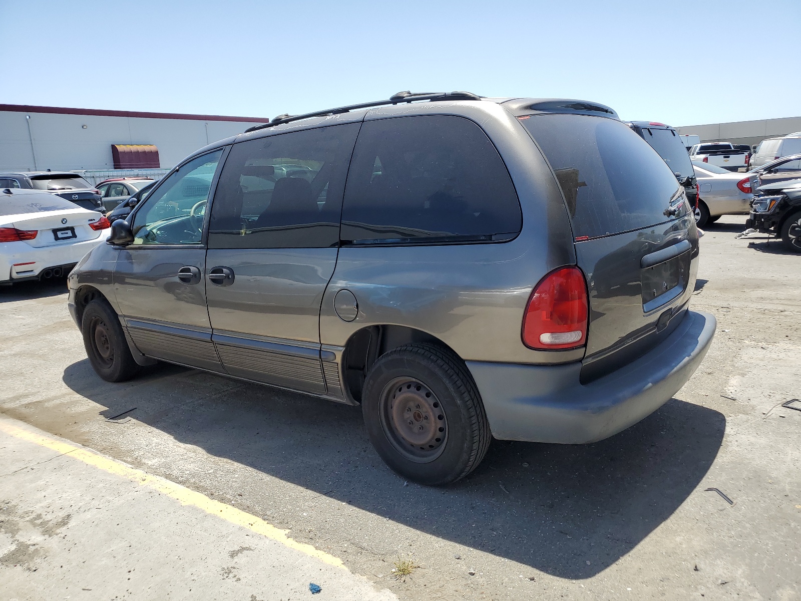 2B4GP25R3WR629258 1998 Dodge Caravan