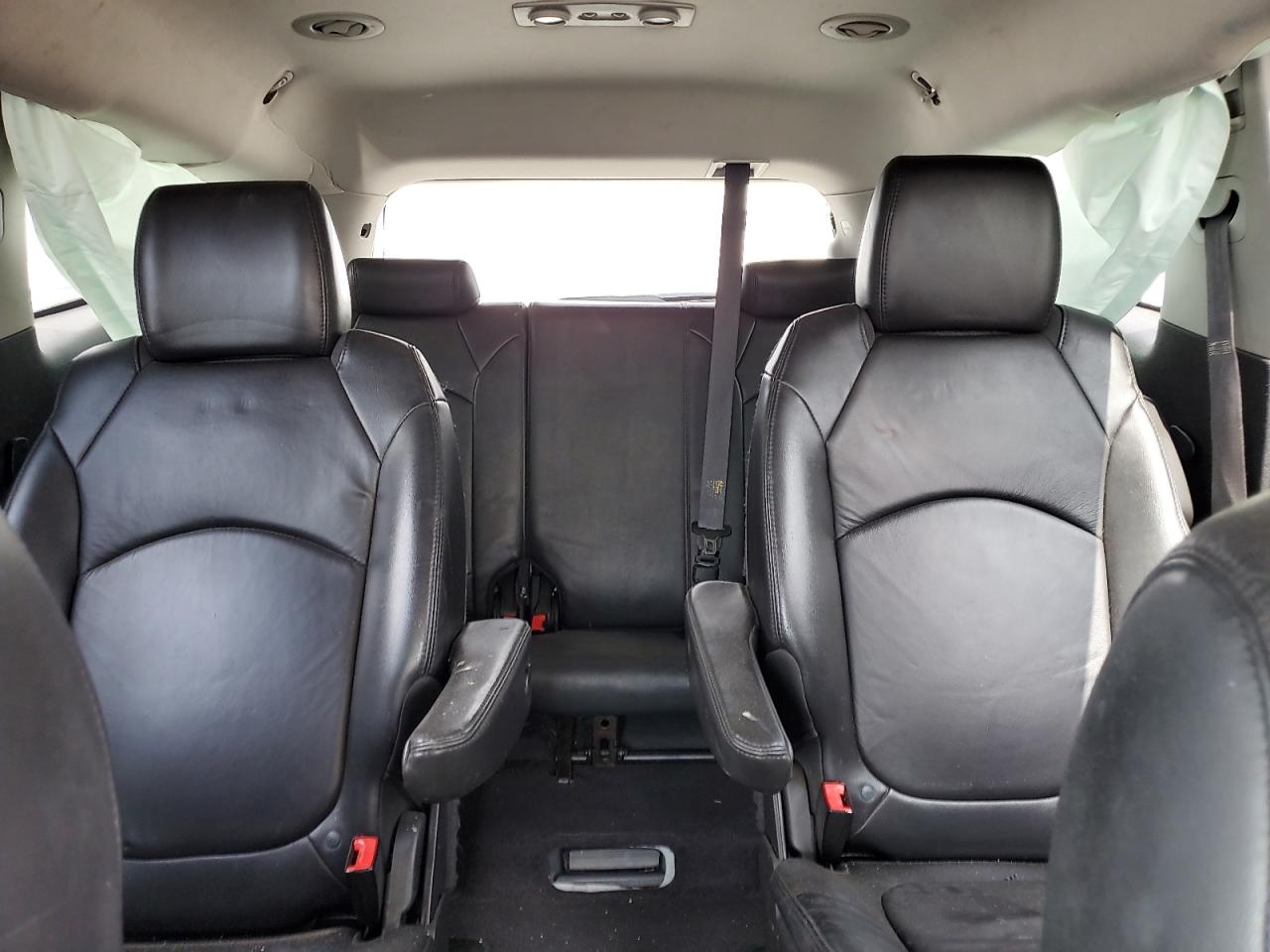 2011 Chevrolet Traverse - Image 10