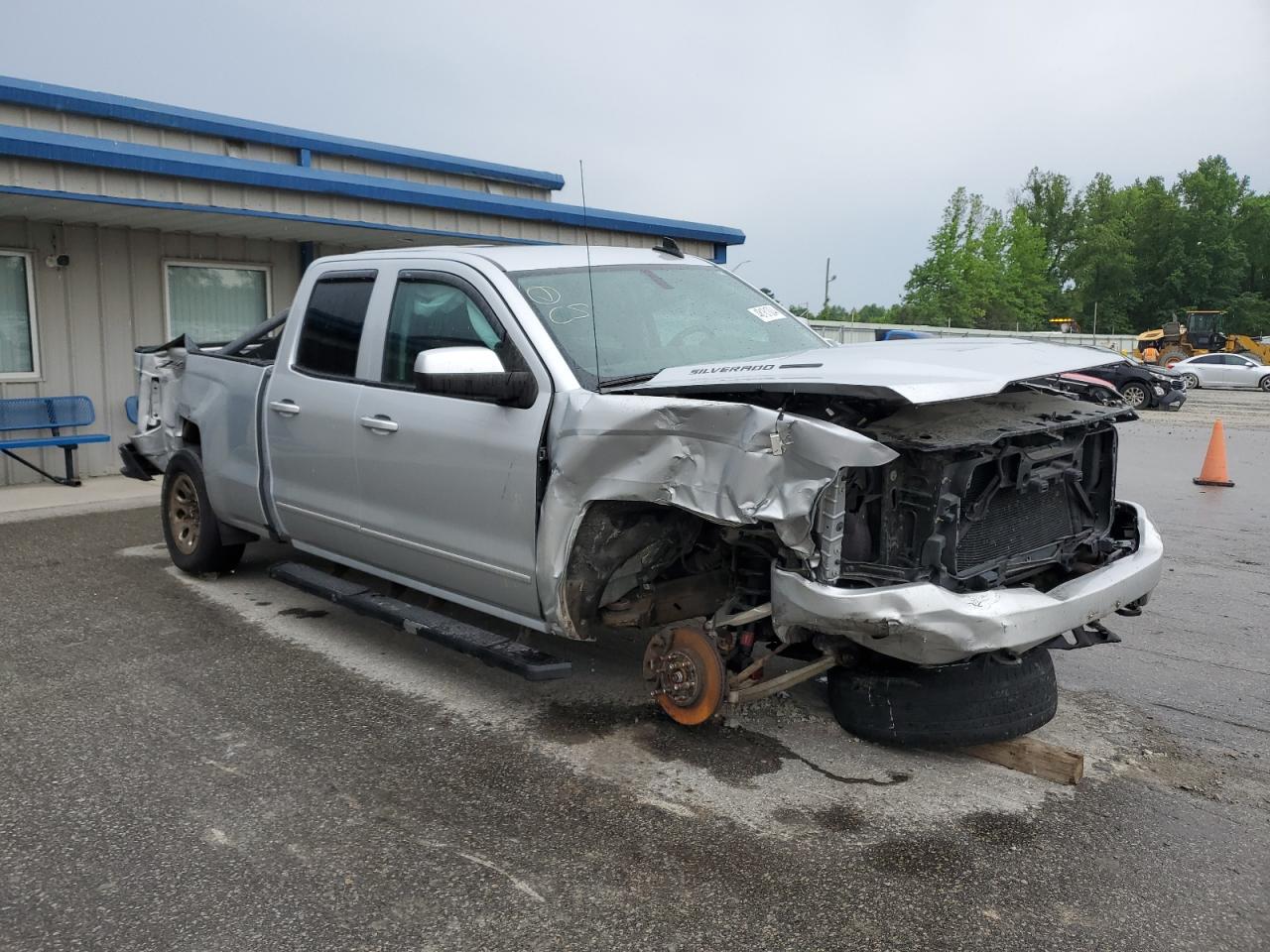 2016 Chevrolet Silverado - Image 4