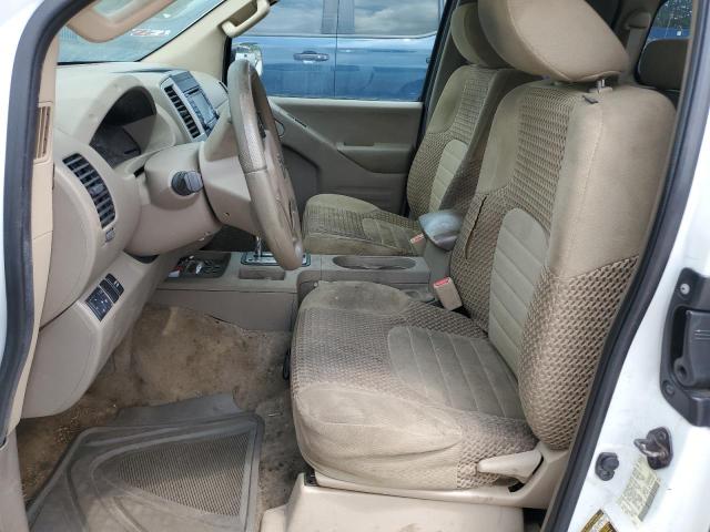 Pickups NISSAN FRONTIER 2015 Biały