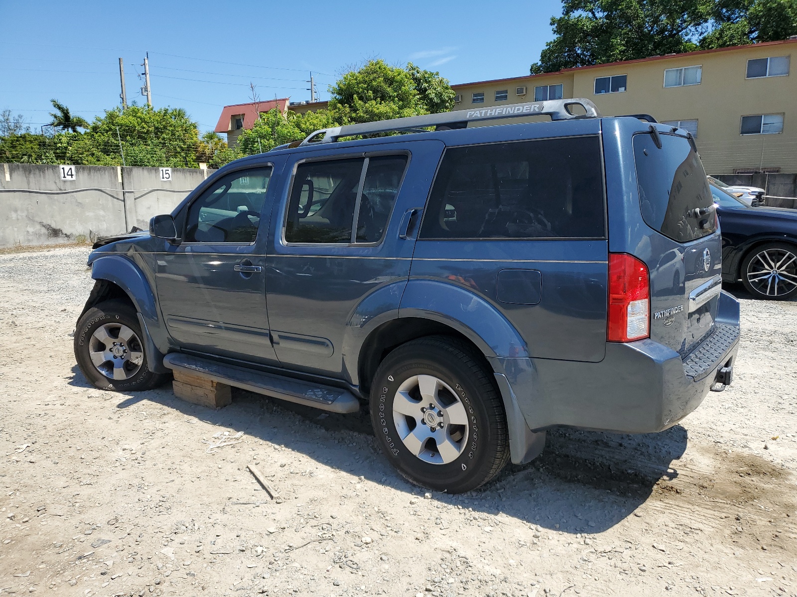 5N1AR18U85C776899 2005 Nissan Pathfinder Le