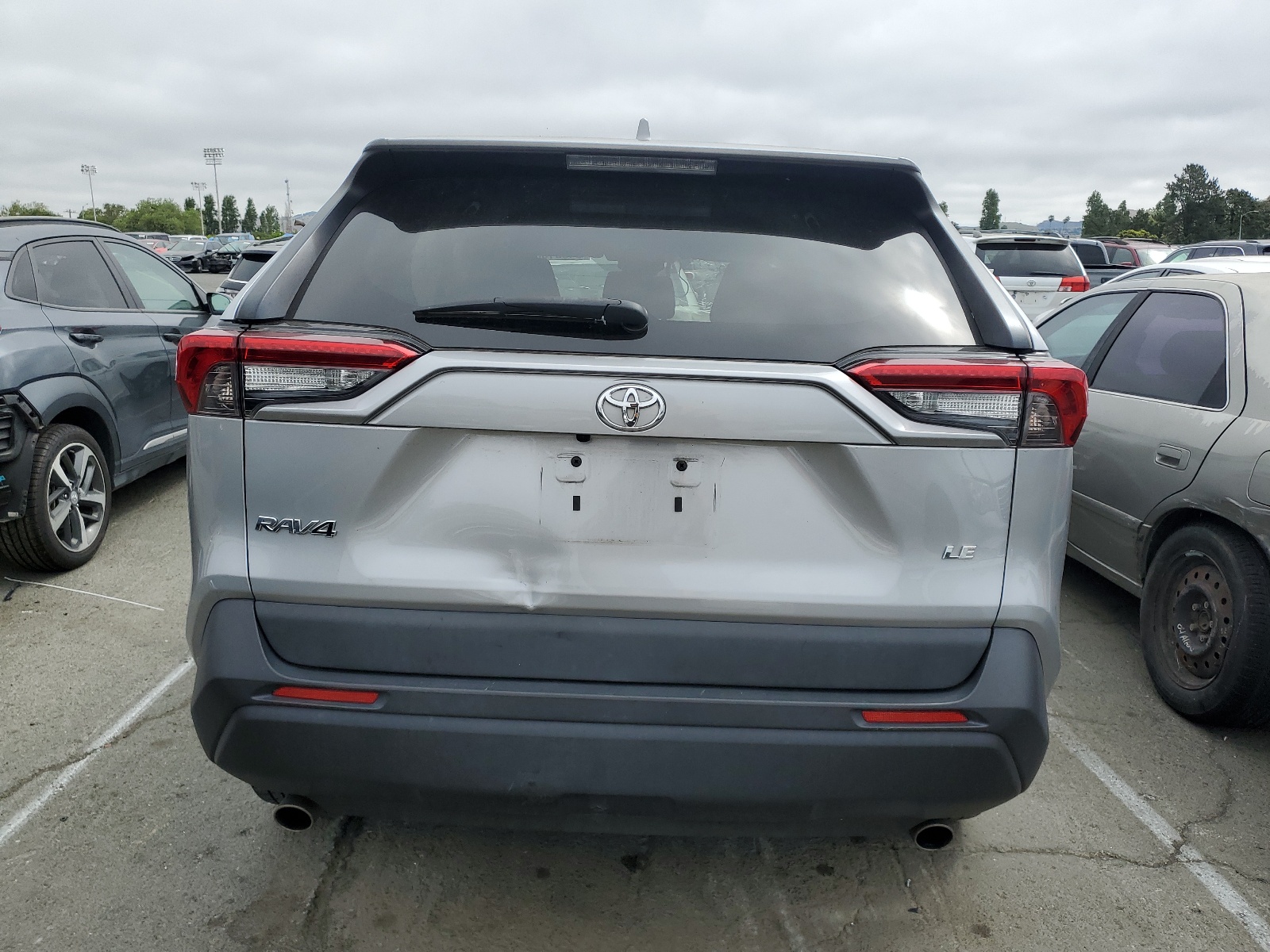 2T3K1RFV6KW011984 2019 Toyota Rav4 Le