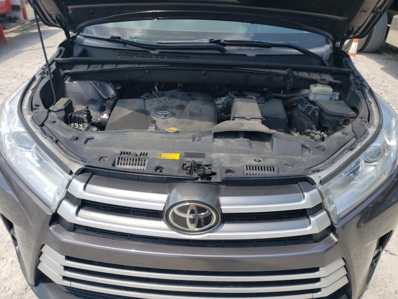 2017 Toyota Highlander Le VIN: 5TDBZRFH4HS457922 Lot: 55369854