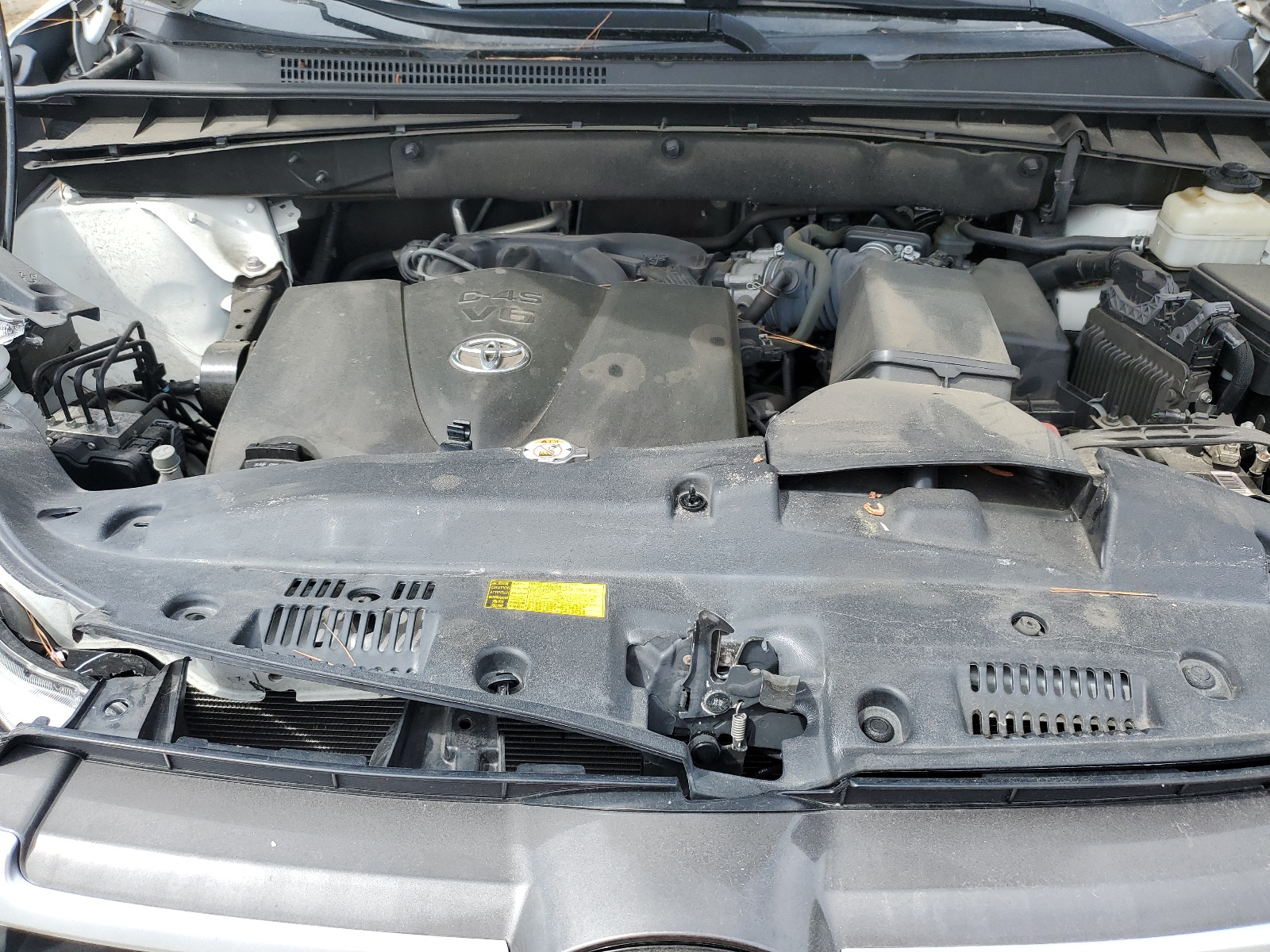 5TDZZRFH5KS295000 2019 Toyota Highlander Le