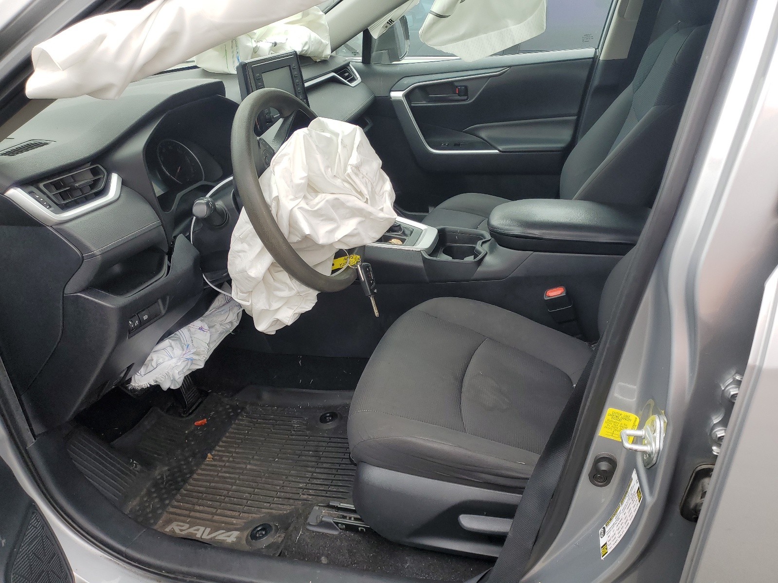 2T3K1RFV6KW011984 2019 Toyota Rav4 Le