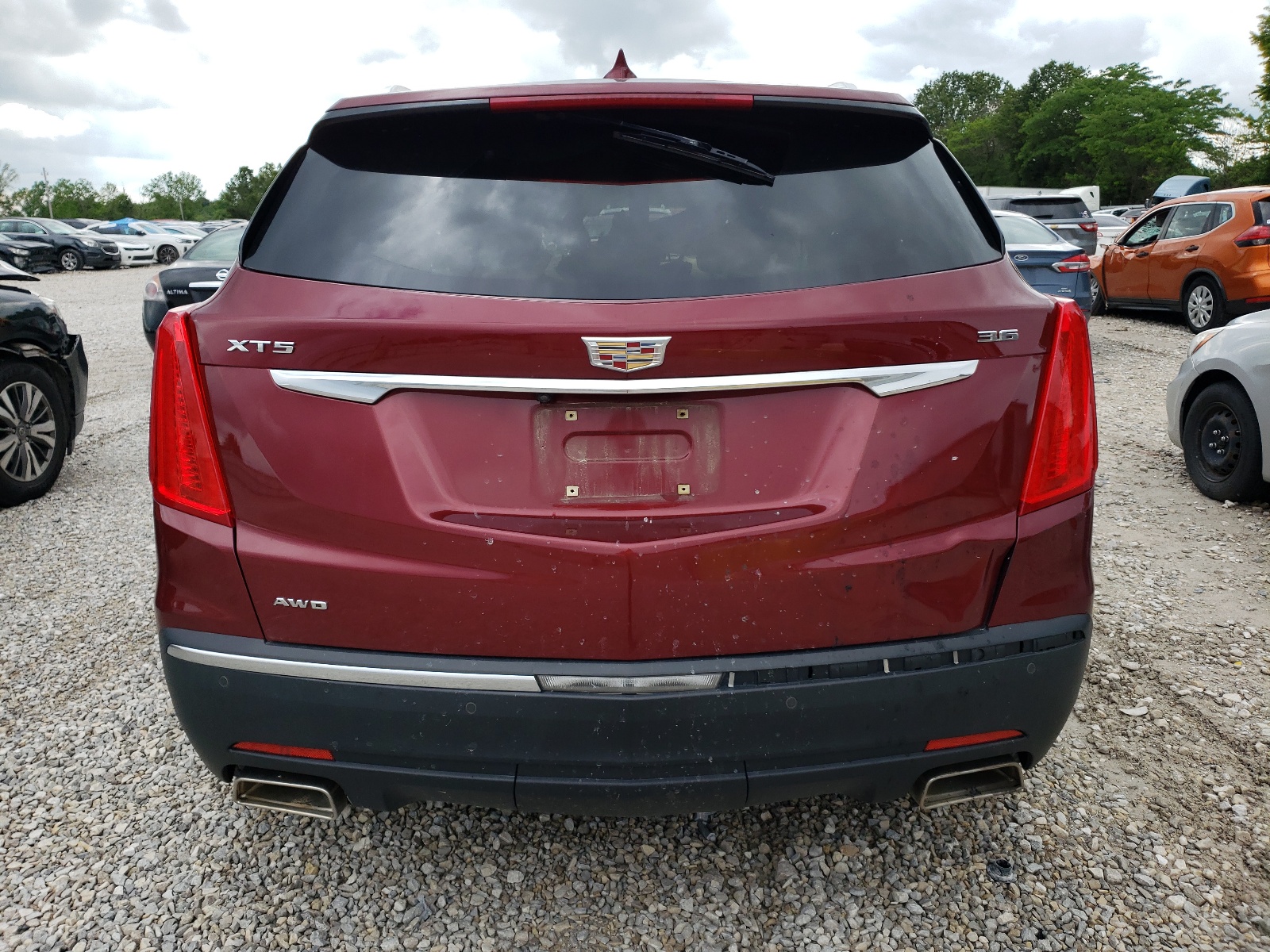 1GYKNDRS8HZ247841 2017 Cadillac Xt5 Luxury