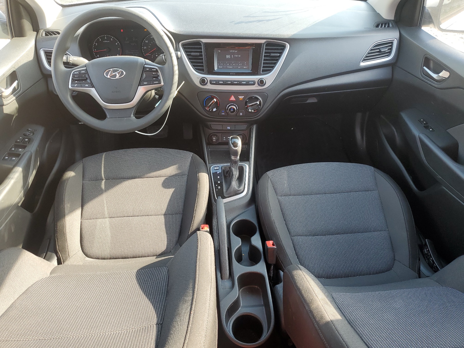 3KPC24A34KE058047 2019 Hyundai Accent Se