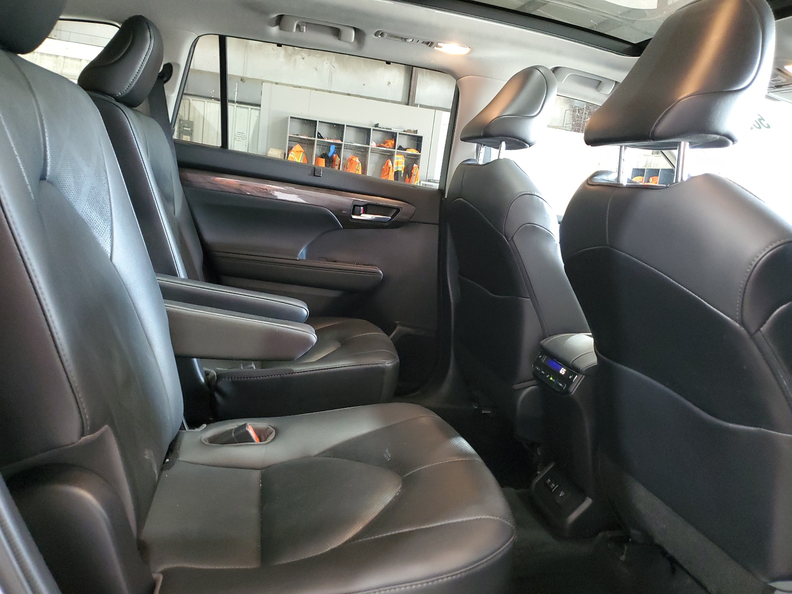 5TDFZRBH7MS102809 2021 Toyota Highlander Platinum