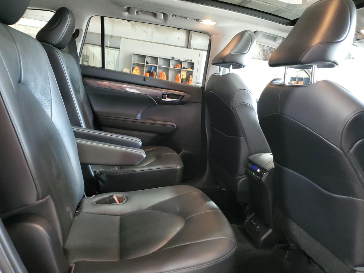 2021 Toyota Highlander Platinum VIN: 5TDFZRBH7MS102809 Lot: 56675354