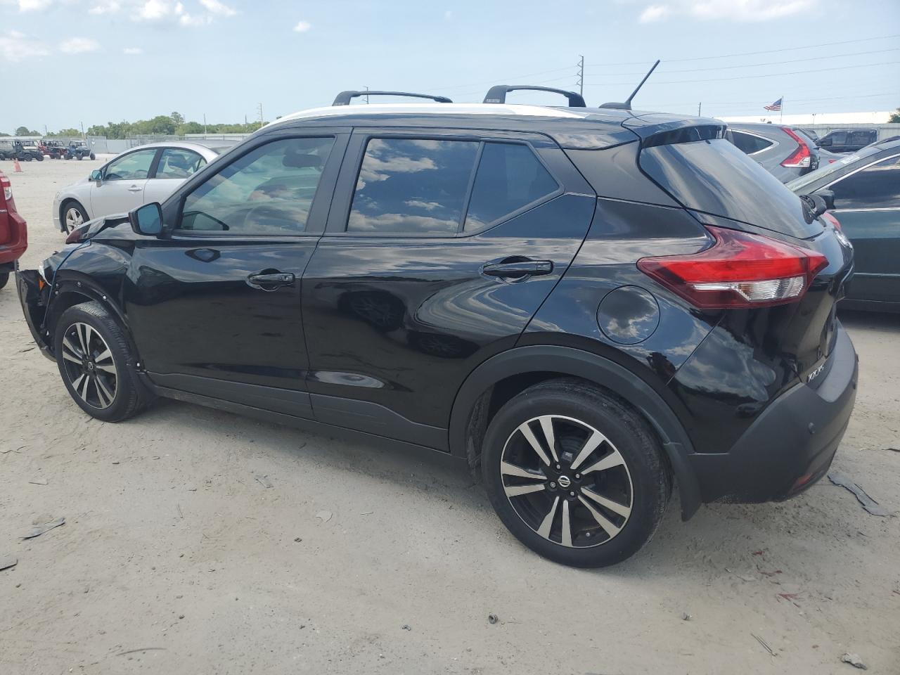 2020 Nissan Kicks - Image 2