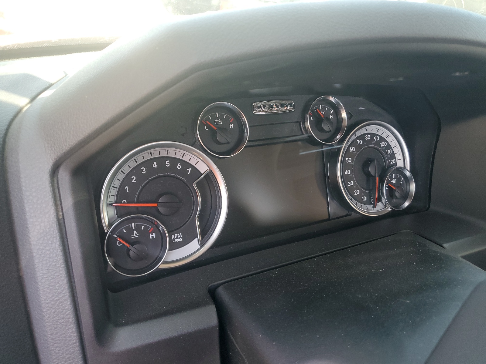 1C6RR6GT4JS123538 2018 Ram 1500 Slt