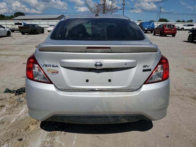  NISSAN VERSA 2017 Серебристый