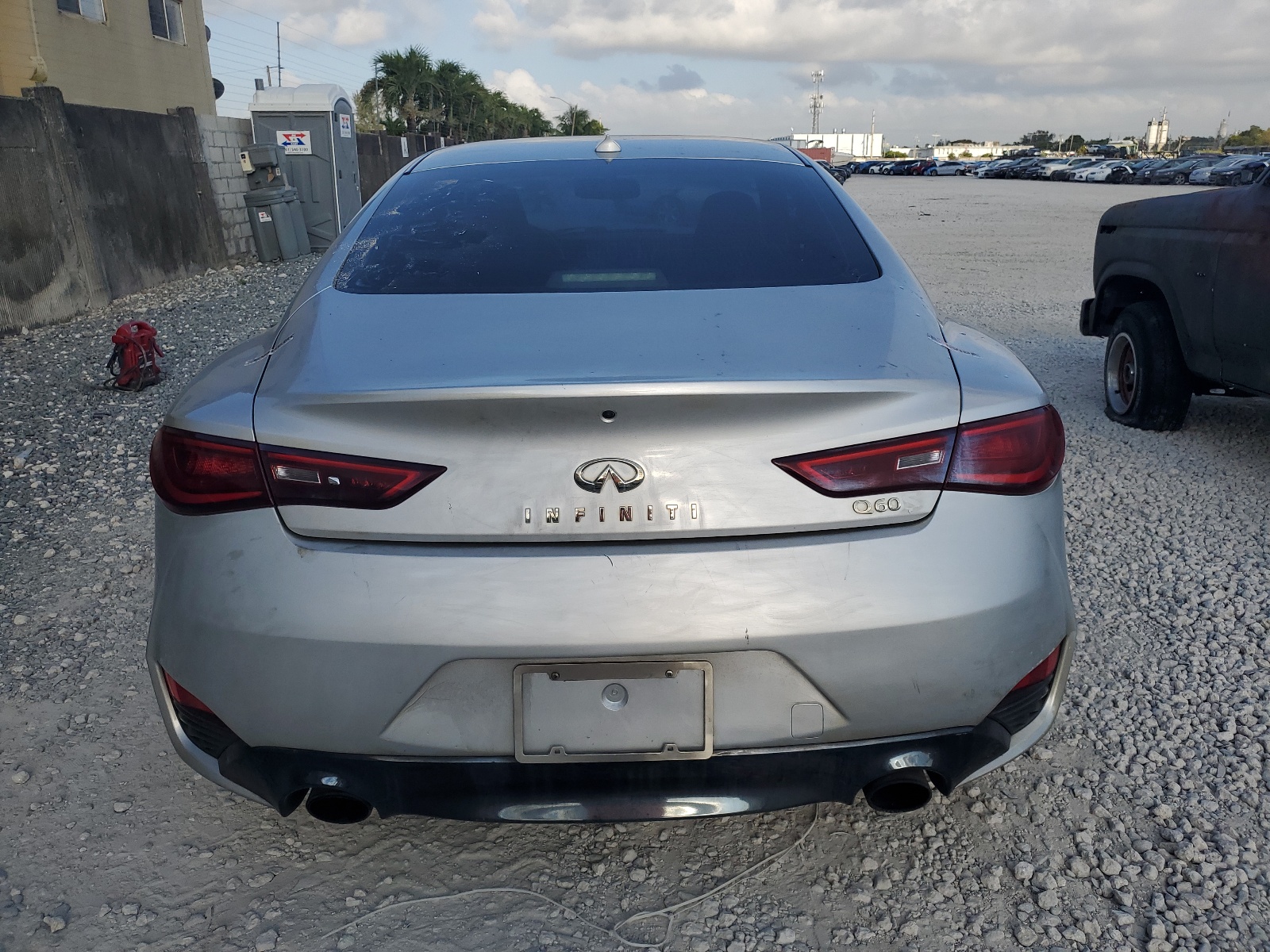 JN1EV7EK8HM361767 2017 Infiniti Q60 Premium