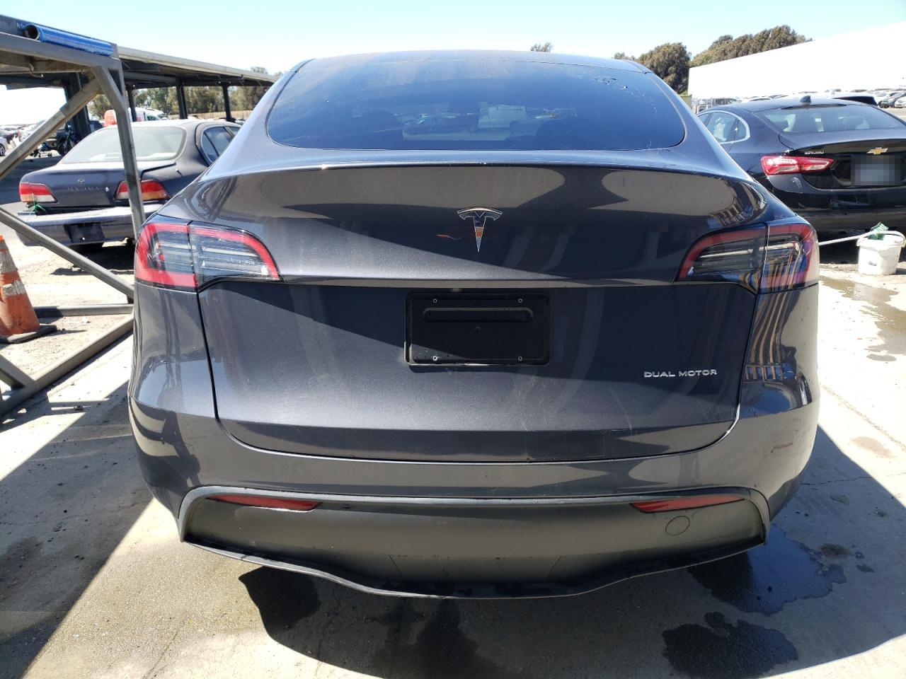 7SAYGDEE5PF639810 2023 Tesla Model Y