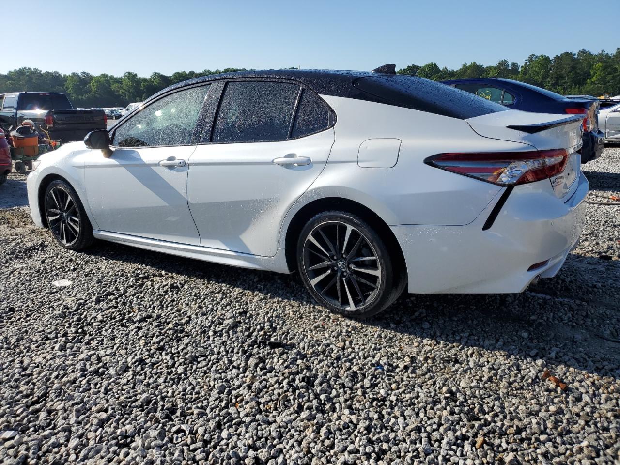 4T1B61HK5JU003064 2018 TOYOTA CAMRY - Image 2