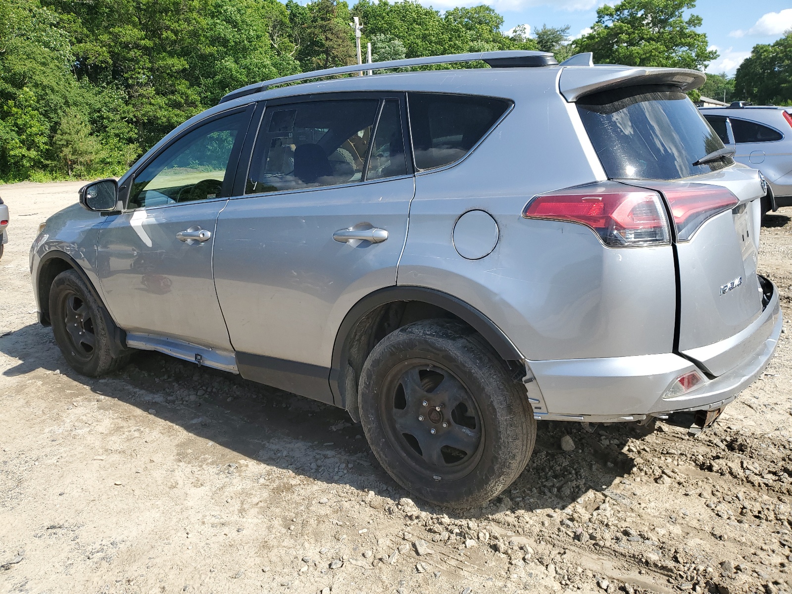 2018 Toyota Rav4 Le vin: JTMBFREV7JD254167