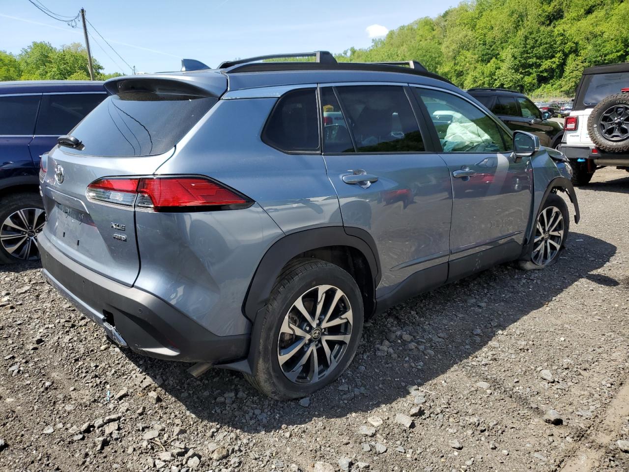 2022 Toyota Corolla Cross Xle VIN: 7MUDAABG9NV015122 Lot: 55670834