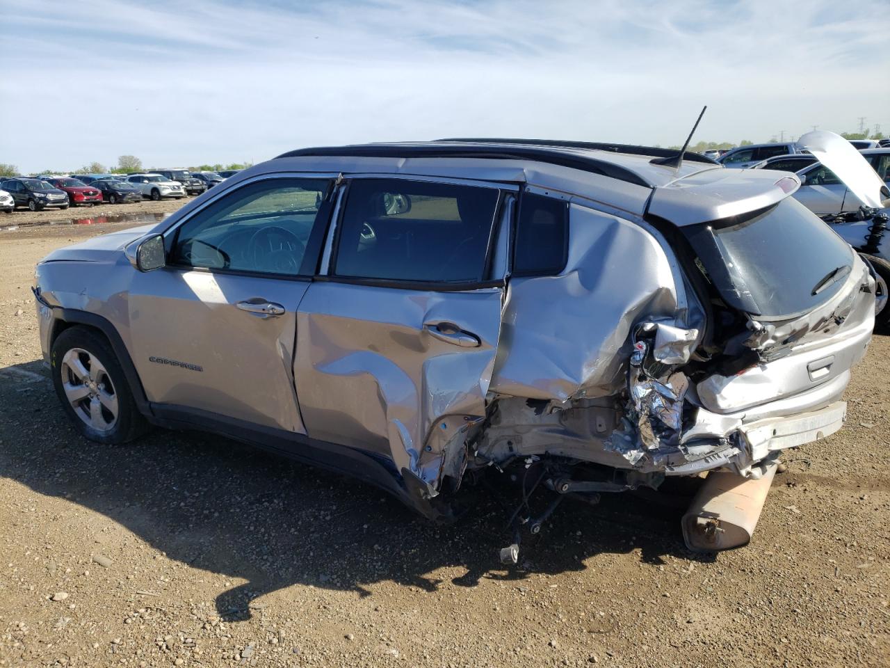 3C4NJCBB6JT502485 2018 JEEP COMPASS - Image 2