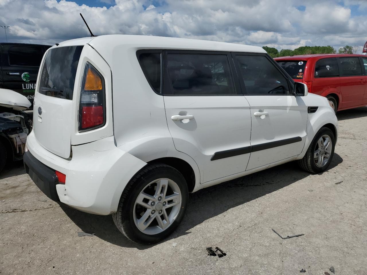 2011 Kia Soul + VIN: KNDJT2A21B7300809 Lot: 54526654