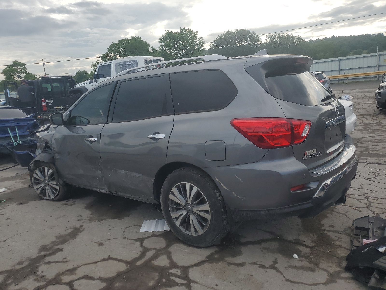 2020 Nissan Pathfinder Sv vin: 5N1DR2BNXLC643613