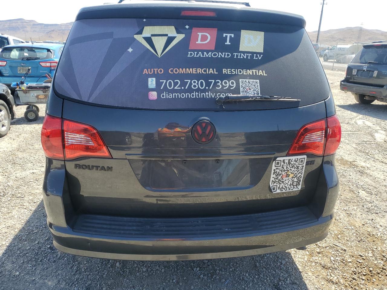 2012 Volkswagen Routan - Image 6