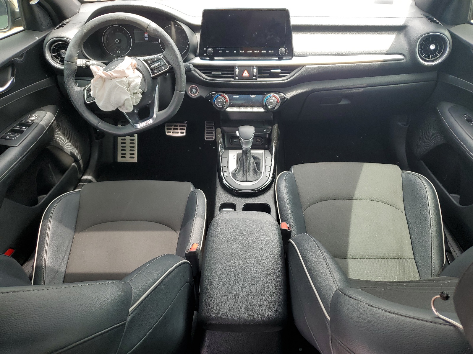 3KPF54AD0NE429027 2022 Kia Forte Gt Line