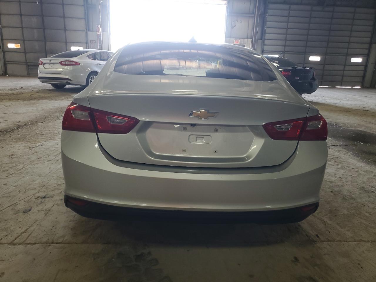 1G1ZD5ST4JF283011 2018 Chevrolet Malibu Lt