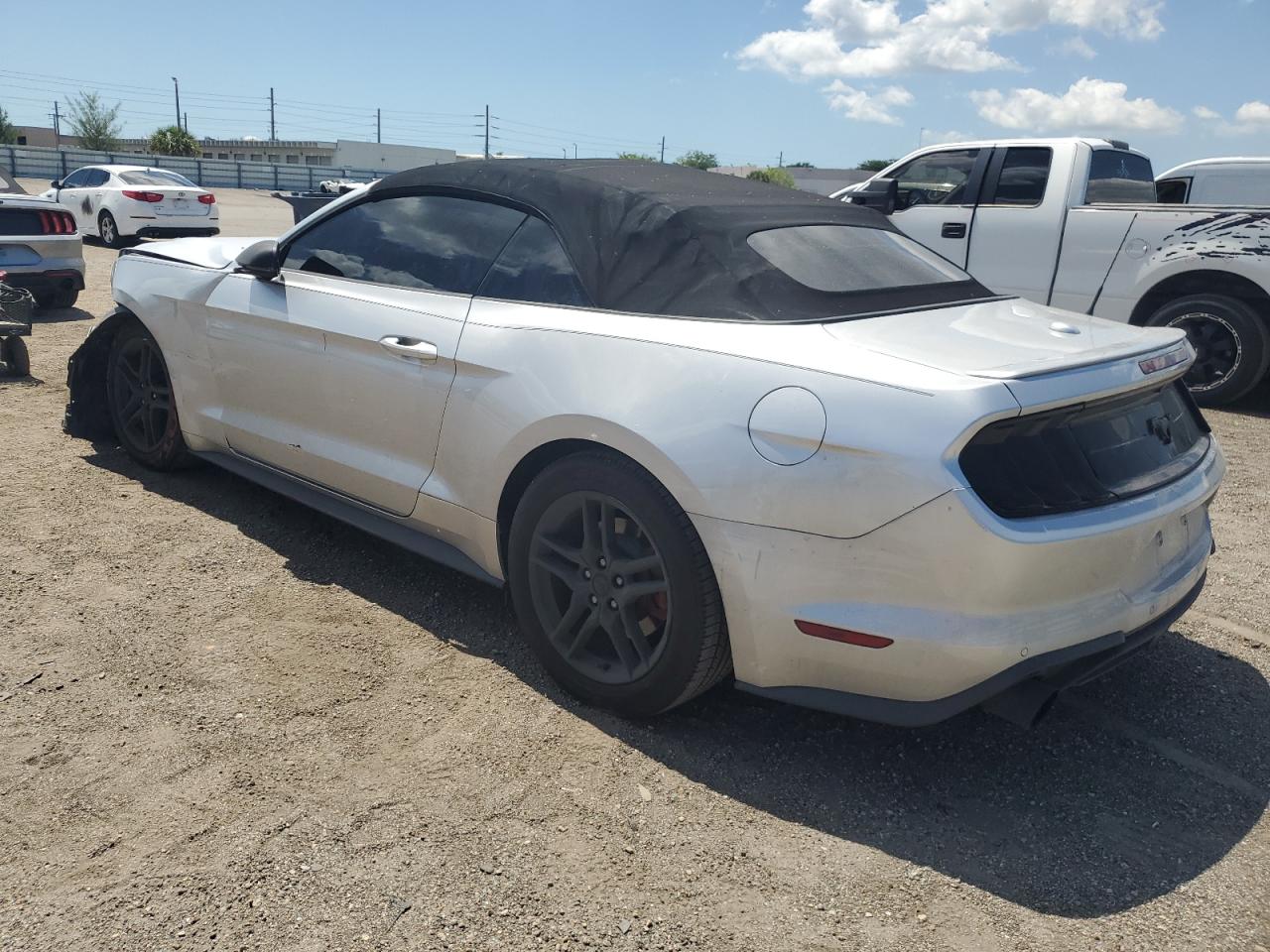 1FATP8UH6K5149130 2019 FORD MUSTANG - Image 2