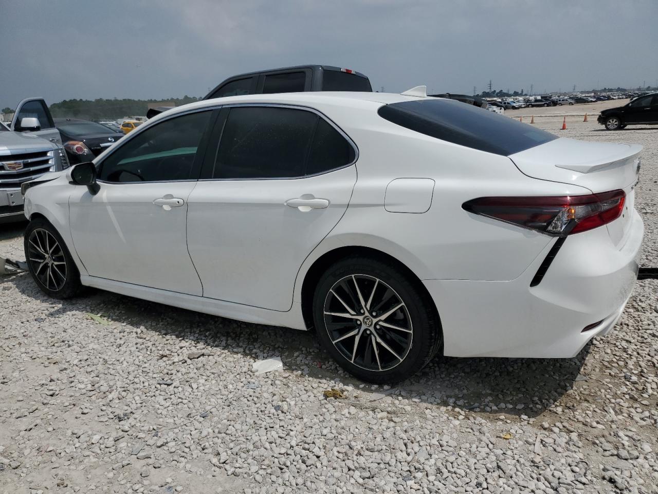 4T1G11AK9MU516904 2021 TOYOTA CAMRY - Image 2